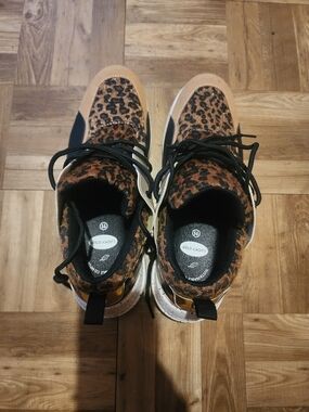 Leopard Print Women's Fashion Sneakers - Brown & Black